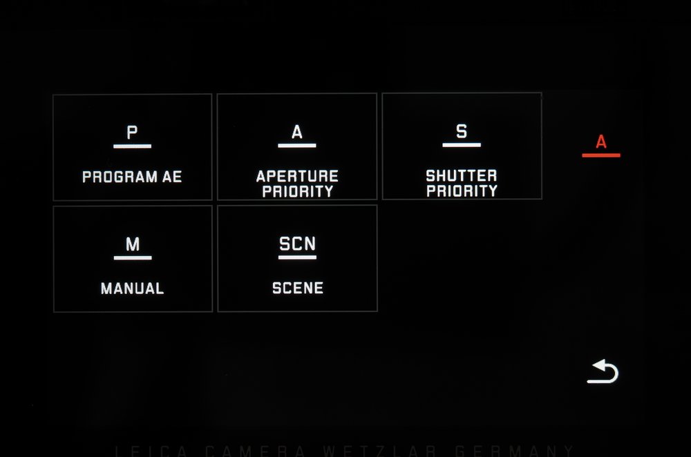 Pressing the Mode button enters the selection screen. Again, large buttons (or tiles) which you can prod with your finger and which cannot be pressed by mistake
